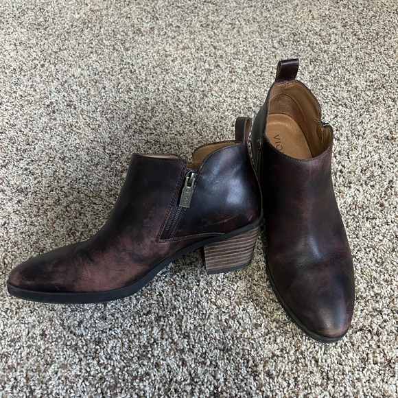 Vionic Cecily Ankle Boot - Picture 1 of 4